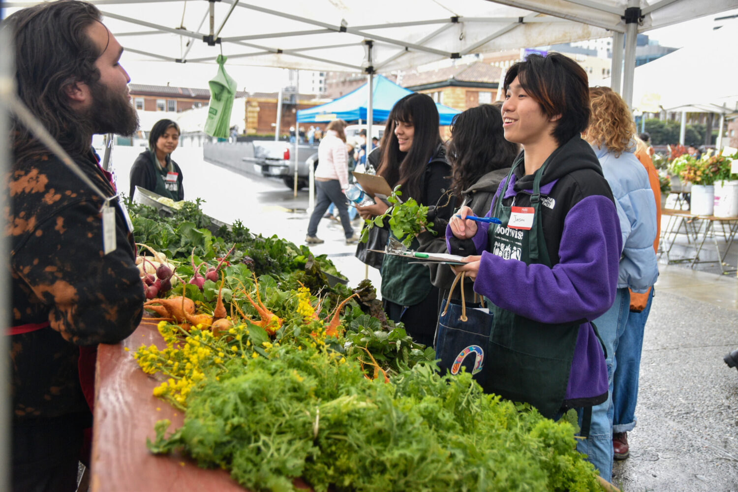 Foodwise Teens interacting with a farmers market seller